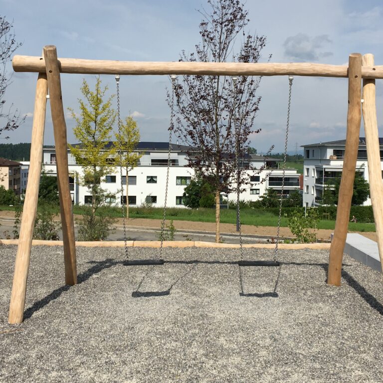 Brettschaukel aus Robinienholz